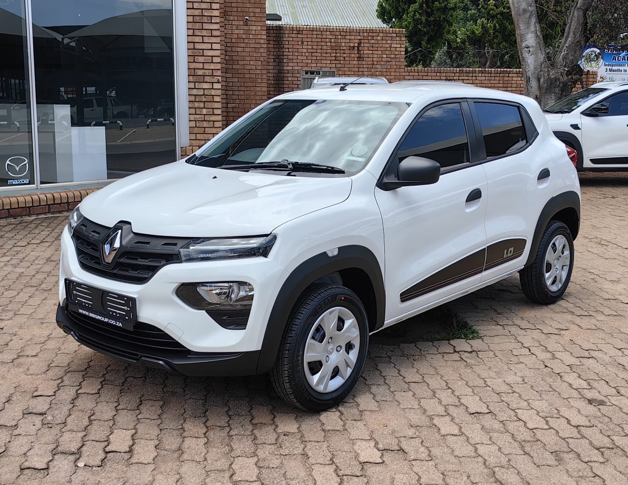2026 Renault Kwid 1.0 Life 5 Door Q2FyTGlzdGluZzo2MDk2MDY R179900 | Avo ...