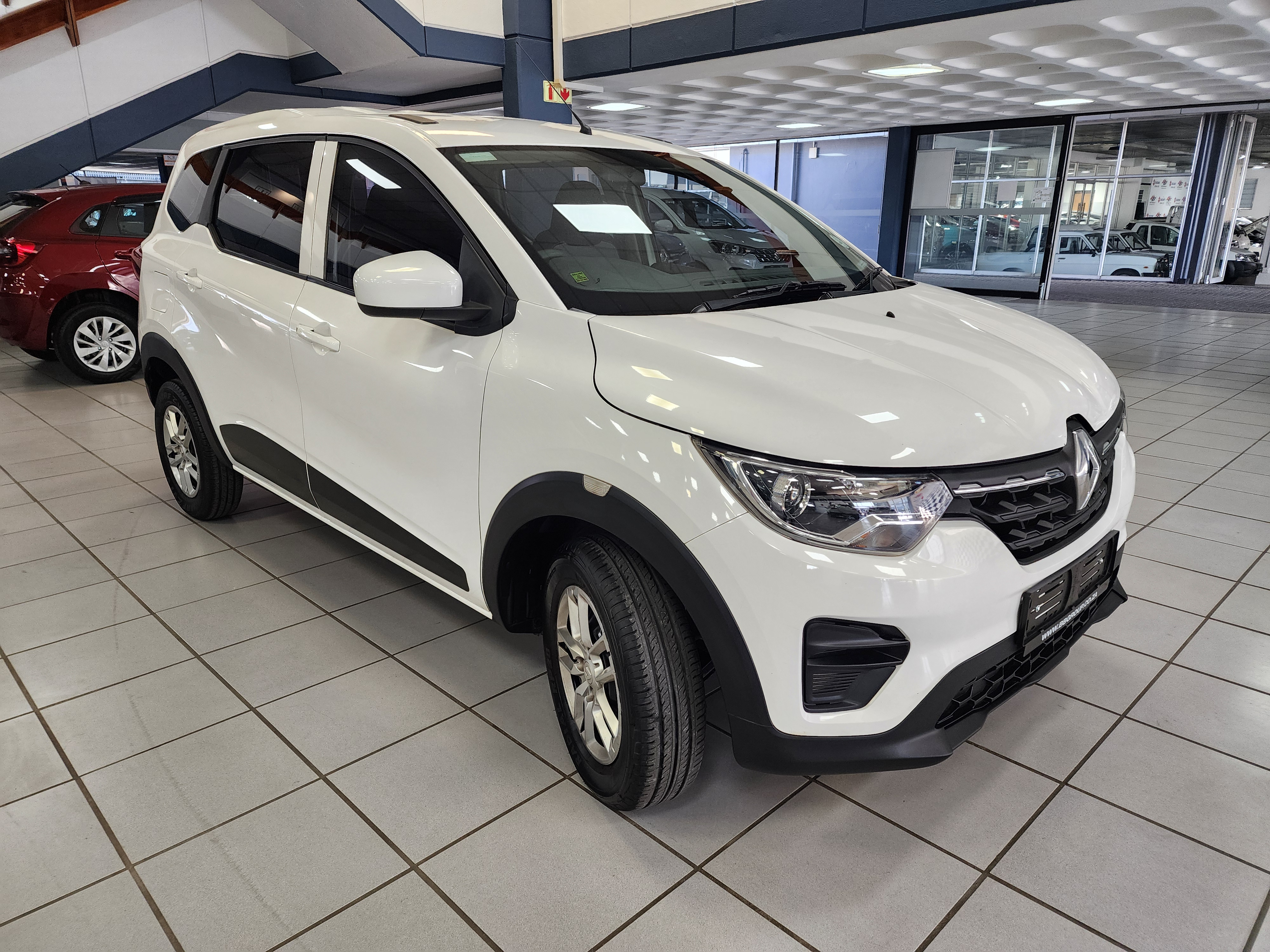 2020 Renault Triber 1.0 Life Q2FyTGlzdGluZzo0NjAxNjI R159900 | Avo Auto